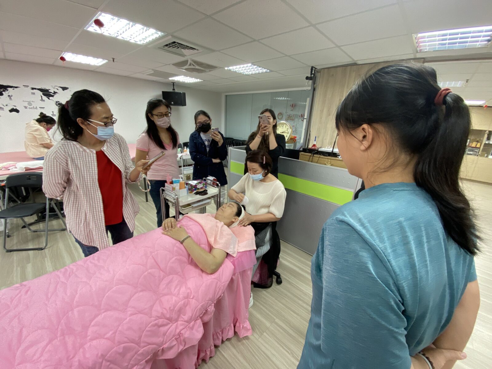 女力崛起微創技能 二度就業活出耀眼人生