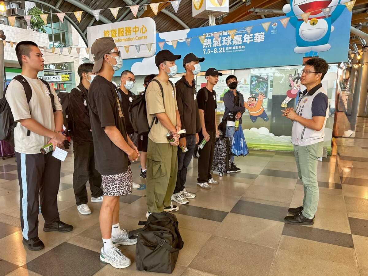 陸軍及空軍役男入營報到 臺東軍人服務站叮嚀關懷